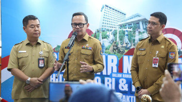 Wakil Menteri Dalam Negeri (Wamendagri), Bima Arya Sugiarto (tengah)