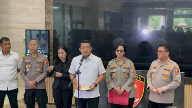 Kombes Rizki Agung Prakoso (tengah) dan Brigjen Sumy Hastry Purwanti (kanan)