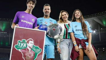 Kiper Fluminense Fabio Deivson Lopes Maciel pecahkan rekor Peter Shilton