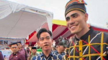 Aisar Khaled Nonton Pacu Jalur Bareng Gibran Rakabuming