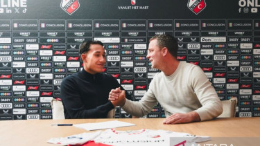 Miliano Jonathans menandatangani kontrak bersama FC Utrecht