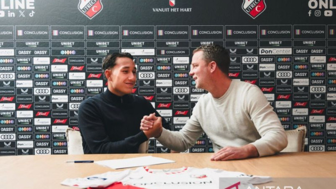 Miliano Jonathans menandatangani kontrak bersama FC Utrecht