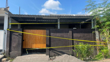 Rumah yang menjadi lokasi temuan jenazah dicor di sumur di Lombok Barat, NTB