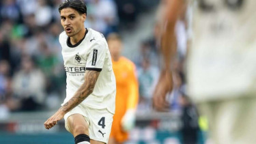 Pemain Borussia Moenchengladbach, Kevin Diks