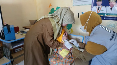 Vaksinasi campak darurat di Sumenep, Madura