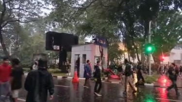 Pospol di GBK dirusak pendemo