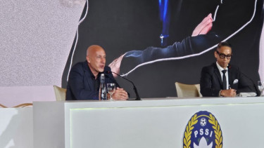 Direktur Teknik PSSI, Alexander Zwiers (kiri) 