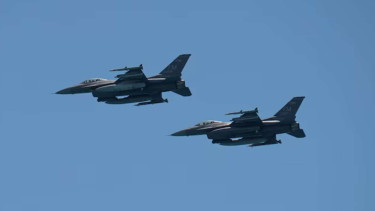 Dua F-16 Fighting Falcon