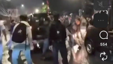 Screenshoot mobil Lurah Manggarai Selatan dirusak pendemo