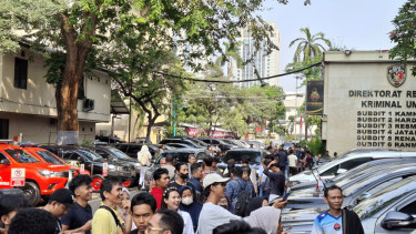 Keluarga pelajar yang ditangkap demo ricuh DPR