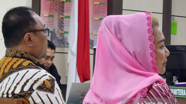 Hevearita Gunaryanti Rahayu (kanan) dan suaminya, Alwin Basri