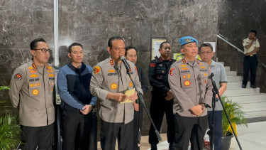 Kapolda Metro Jaya (tengah) Irjen Asep Edi dan Kadiv Propam Polri (kanan)