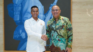 Ketua Kadin Indonesia Anindya Bakrie dengan Dubes India Sandeep Chakravorty.