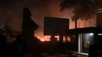 Suasana Horor di Polda Metro, Halte Dibakar dan Lampu Jalan Mati!