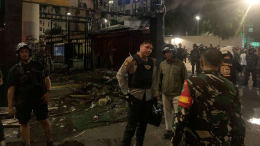 Polsek Jatinegara diserang massa, 2 motor dibakar