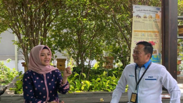 Staf Khusus Wakil Presiden Tina Talisa (kiri)