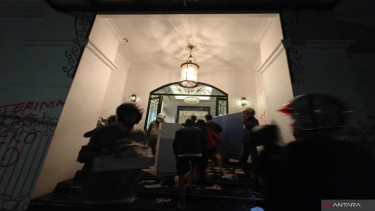 Warga menjarah rumah Eko Patrio