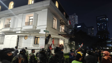 Warga menjarah rumah Eko Patrio
