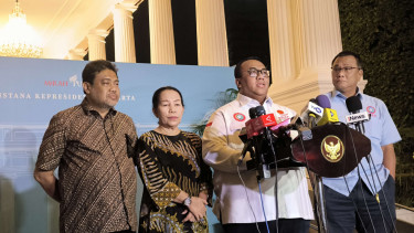 Presiden KSPSI Andi Gani Nena Wea (tengah) di Kompleks Istana Kepresidenan
