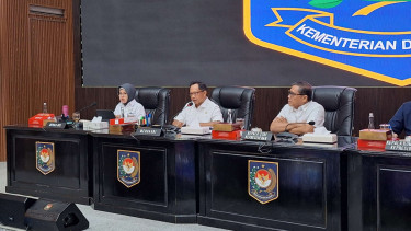 Mendagri Tito dalam rapat koordinasi terkait inflasi di Kantor Kemendagri