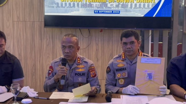 Kapolda Jabar Irjen Pol Rudi Setiawan (kiri)