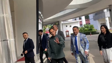 Mendikbudristek, Nadiem Makarim (tengah)