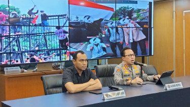 Wadirreskrimum Polda Metro Jaya (kiri) dan Kabid Humas Polda Metro Jaya (kanan)