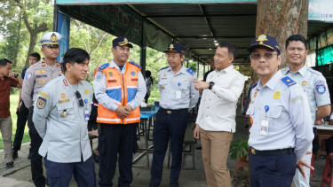 Dirjen Hubdat Kemenhub Aan Suhanan meninjau libur panjang