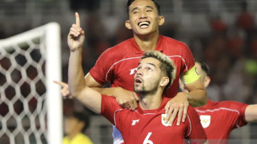 Pemain Timnas Indonesia, Sandy Walsh dan Rizky Ridho rayakan gol