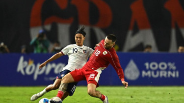 Pemain Timnas Indonesia, Marc Klok (kanan) saat menghadapi Taiwan