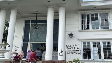 Massa rusak dan jarah rumah Uya Kuya