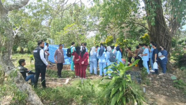 Tim Dokkes Polda Jateng lakukan pembongkaran makam korban balap liar di Brebes
