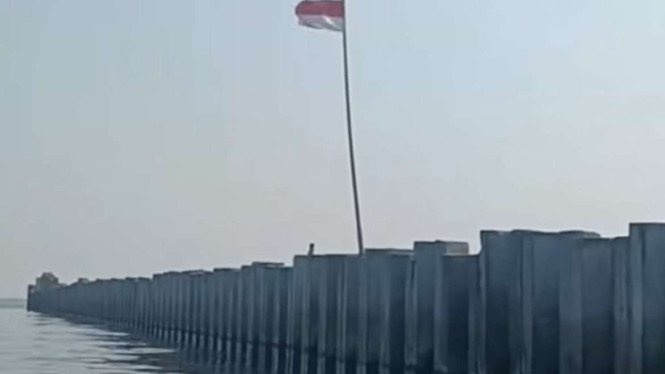 Tanggul beton Cilincing, Jakarta Utara jebol