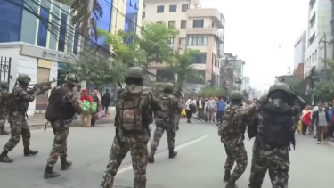 Militer menghalau demonstran di Kathmandu, Nepal