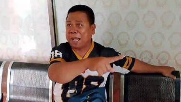 Sukrin kehilangan keluarganya akibat ledakan sumur minyak ilegal di Blora