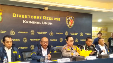 Kasubdit Jatanras (kiri), Dirreskrimum, Kabid Humas, dan Danpom Jaya