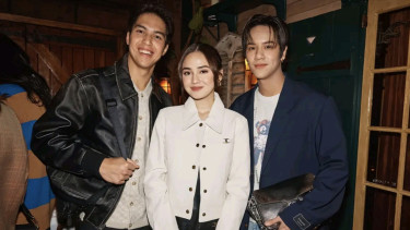 El Rumi dan Syifa Hadju di NYFW