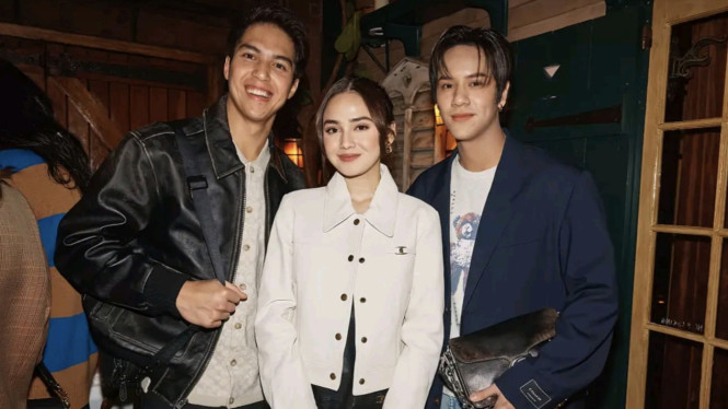 El Rumi dan Syifa Hadju di NYFW