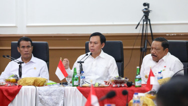 Ketua DPD RI Sultan Baktiar Najamudin (tengah)