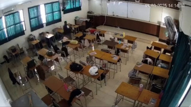 Pencuri Terekam CCTV di Dalam Kelas Gondol Laptop Siswa SMAN 5 Bandung