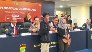 Eko Purnomo yang disebut KontraS hilang (depan kiri)