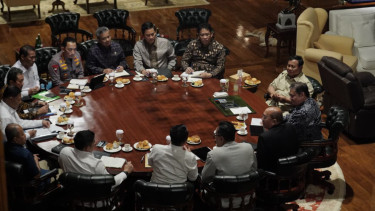 Presiden RI Prabowo Subianto menggelar ratas di Hambalang, Bogor