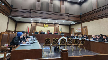 Direktur Pengembangan Bisnis PT PPI Charles Situros jadi saksi kasus impor gula