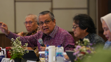 Ketua Umum Pengurus Pusat ISEI Perry Warjiyo.