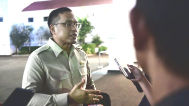 Dirut Pertamina, Simon Aloysius Mantiri di Kompleks Istana Kepresidenan 
