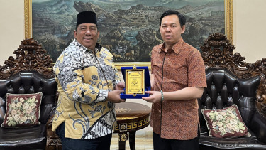 Ketua DPD RI sekaligus Ketua Dewan Penasehat DMDI Indonesia, Sultan B Najamuddin dan Ketua Umum DMDI Indonesia, Datuk H Said Aldi Al Idrus