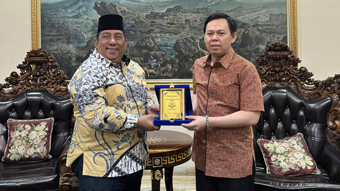 Ketua DPD RI sekaligus Ketua Dewan Penasehat DMDI Indonesia, Sultan B Najamuddin dan Ketua Umum DMDI Indonesia, Datuk H Said Aldi Al Idrus