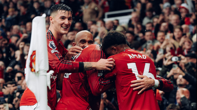 Pemain MU merayakan gol ke gawang Chelsea