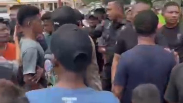 Warga geruduk Mako Brimob Kelapa Dua, Bula, Seram Bagian Timur, Maluku