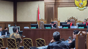 Sidang kasus impor gula